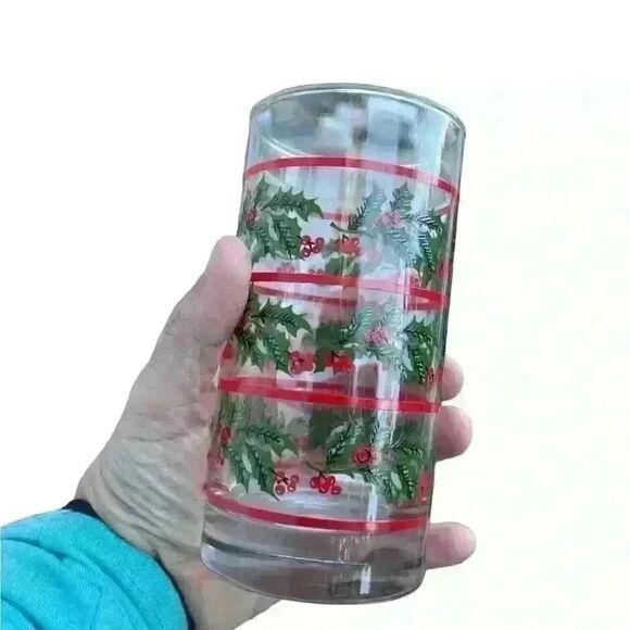 Vintage Holly Berry Christmas glass cups - Picture 2 of 4